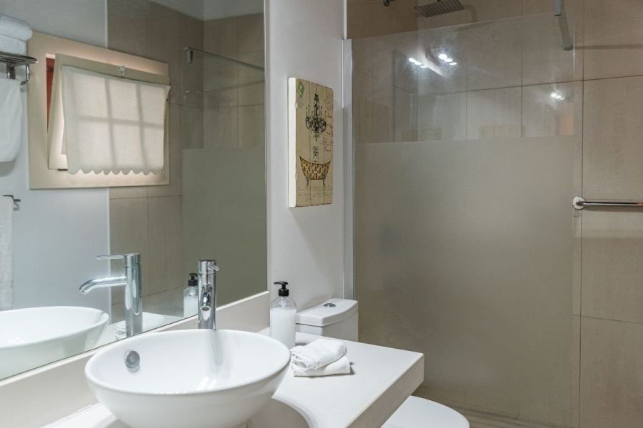 Baño Isla Baja Suites Castillo